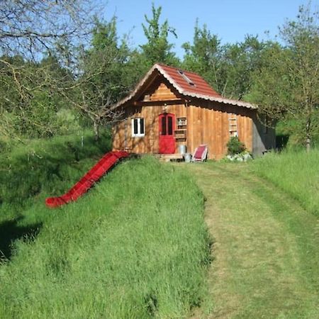Sonniges-Naturnahes-Schwarzwald-Ferienhaeuschen Welschensteinach Esterno foto