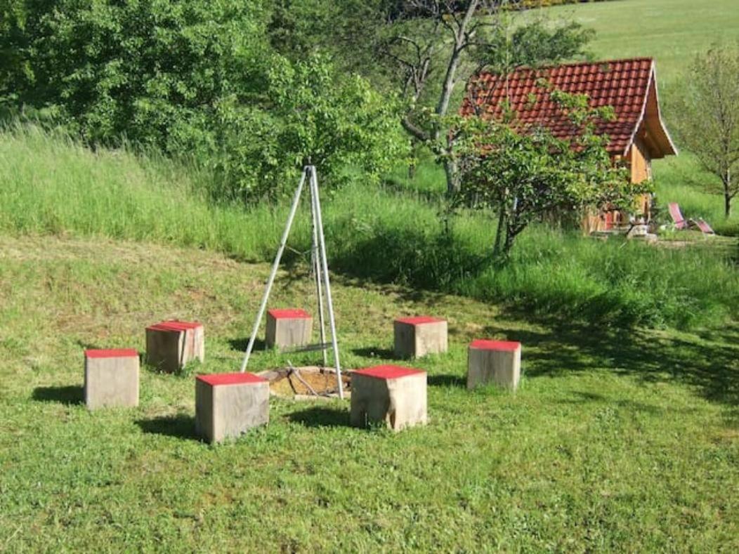 Sonniges-Naturnahes-Schwarzwald-Ferienhaeuschen Welschensteinach Esterno foto